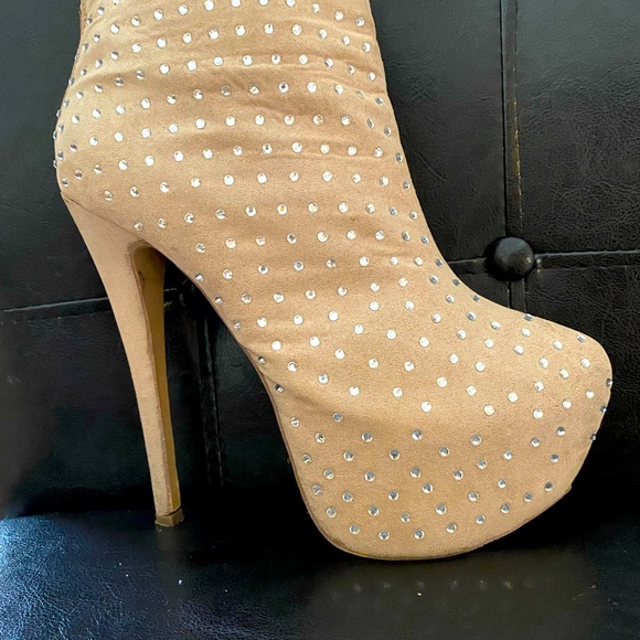 Good condition jewel women’s ankle boot - Picture 2 of 2